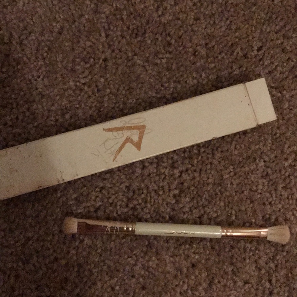 Mac brush Rihanna